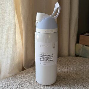 Owala FreeSip 32oz Limited Edition "Snow Globe" Brand New